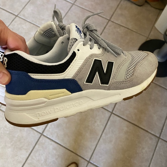 New balance Shoes - Picture 5 of 16